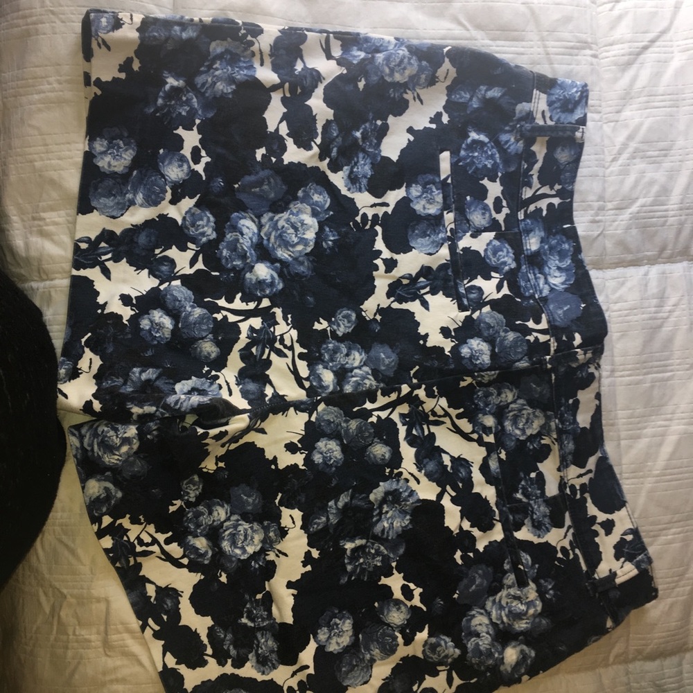 Short - Picture 2 of 3